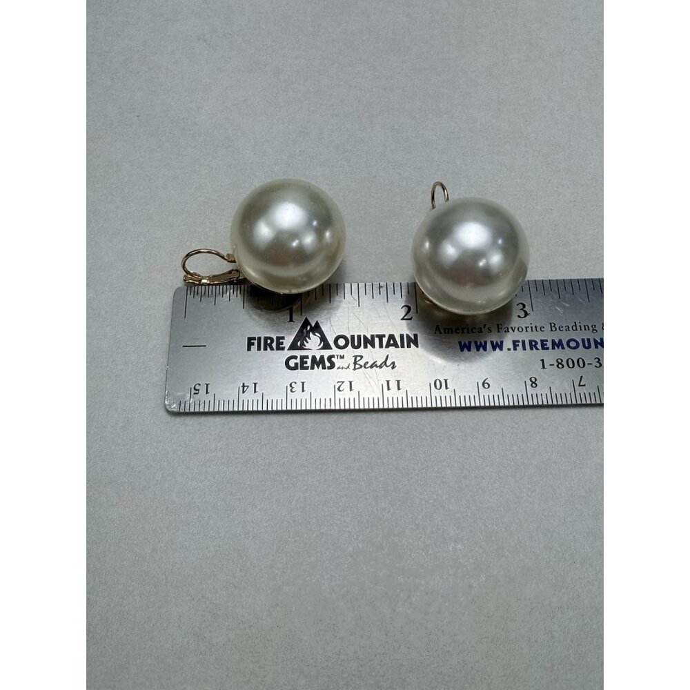 Zara Chunky Pearl Earrings Gold Tone Leverback NWOT Statement - Picture 3 of 6